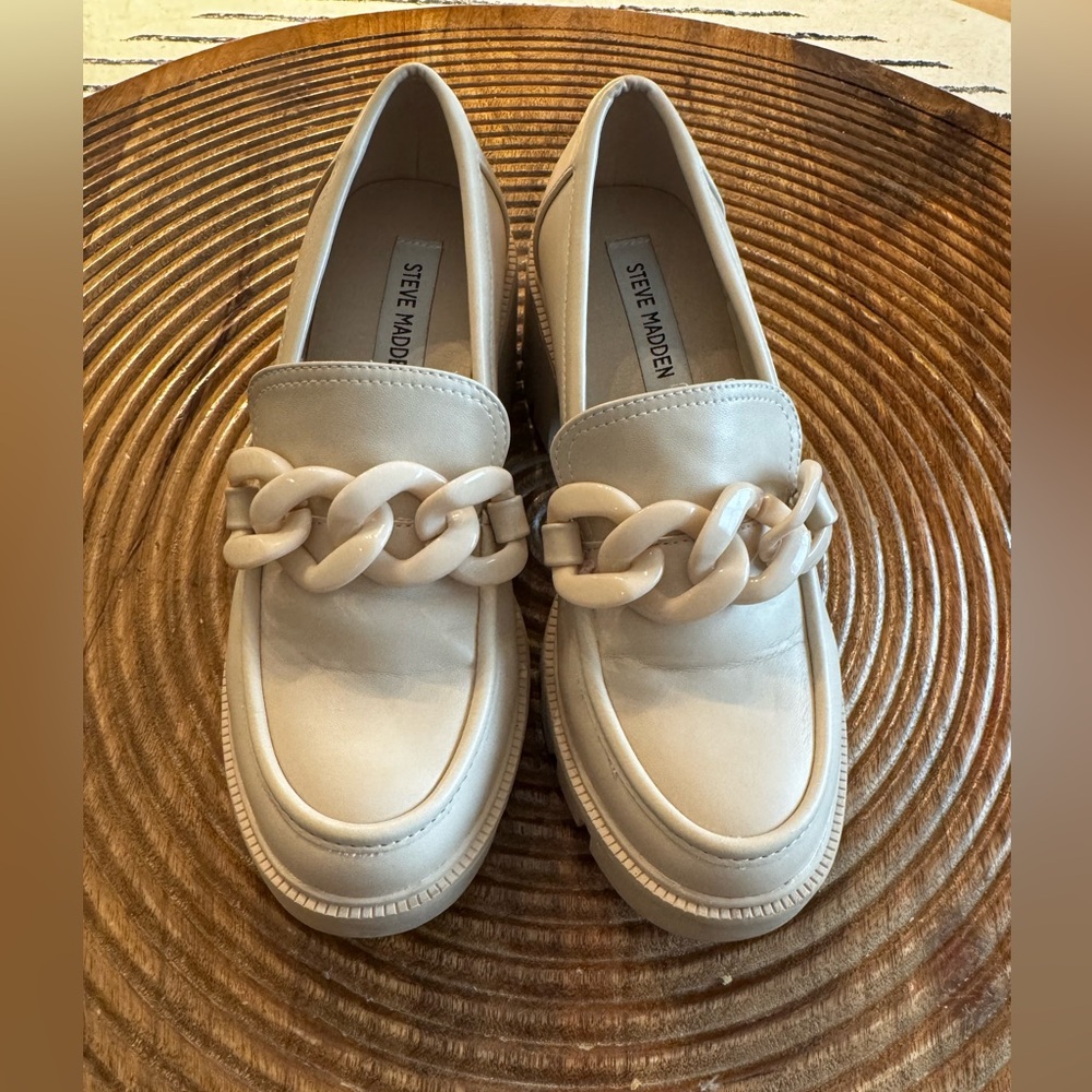 Steve Madden Ivory Loafers with Chunky Chain